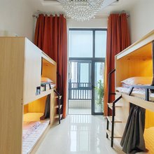 阳阳纯女生青年客栈(南村万博地铁站店)