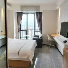 玖凡公寓(鹤山新华城保利中央广场店)