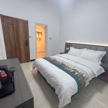 鸿云阁民宿(洛阳中国国花园龙门大道店)