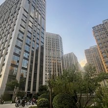 麦肯提轻居民宿(红灯笼体育场店)