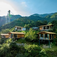 官官邸|Cliffside Cabin 日照金山悬崖江景民宿(虎跳峡景区店)