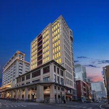 上海外滩大世界地铁站轻居酒店