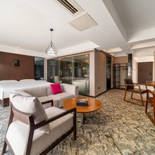 瑞莱屋酒店(贵阳高铁北站店)