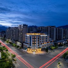拉萨西藏大学滨河路亚朵酒店