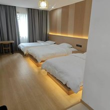 九寨聚原傍山居酒店