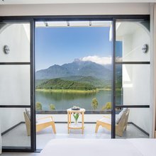 瓦屋·山也湖景民宿(瓦屋山雅女湖店)
