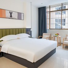 橙果主题公寓(瑞丽南卯湖彩云城店)