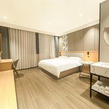 青季酒店(张家口建工学院高铁站店)