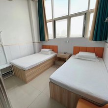人盛轩宾馆(军粮城轻轨站店)