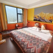 央格拉姆·See mountain丨观景美宿(康定店)