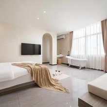 听雨小筑酒店(南湾猴岛店)
