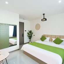 乐想·智能影院民宿(延边大学网红墙水上市场店)