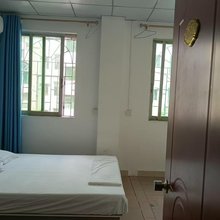 吉鑫住宿(广大服装贸易城店)
