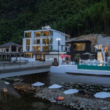 糖果屋SWEETS丨枕溪而眠·私汤温泉度假设计师山奢美宿