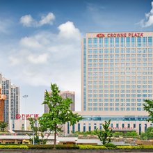 襄阳富力皇冠假日酒店(诸葛亮广场万达广场店)