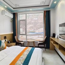 润桃客栈(陇南宕昌龙江大道店)