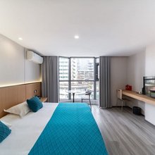洪丰轻奢酒店(贵阳河滨公园甲秀楼店)