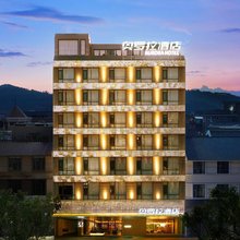 泸西奥罗拉酒店(阿庐古洞店)