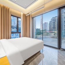 无界电竞酒店(重庆解放碑白象街店)