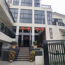 崇左兿秂居