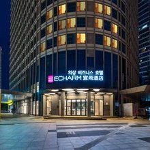 宜尚酒店(成都工业学院蜀新大道地铁站店)