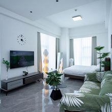 弥勒遇见度假公寓(庆来公园店)
