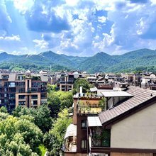 满心影视民宿(尖顶坡店)