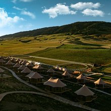 喀拉峻无垠之境野奢营地酒店
