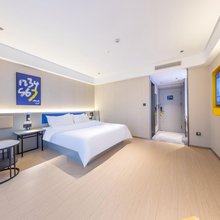 7天优品Premium酒店(兰州雁滩大润发万达广场店)