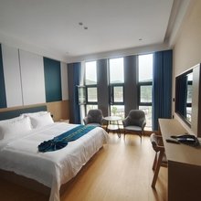 阅湖山居酒店