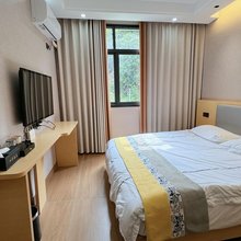 镇雄四季酒店(大湾中学店)
