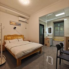 欢乐小居民宿(人民广场陶阳里景区店)