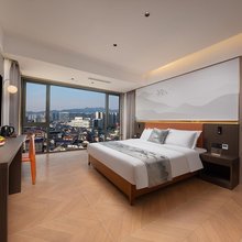 聚湘源·Family极简轻奢全屋智能山景民宿(天门山索道店)