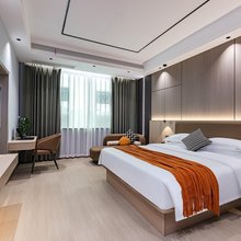 鹿羽-智能酒店(团山东盟国际二手车交易市场店)