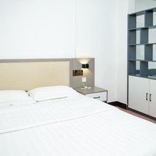 品悦青年公寓(江海万达江门东站店)