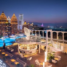 云朵星畔高空泳池度假酒店(西双版纳景洪告庄西双景星光夜市店)