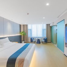 泉洱影视酒店(大理大学第一附属医院店)