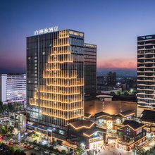 新密白桦林酒店(中强光年城市广场店)