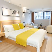 荣翎民宿(百家湖小龙湾地铁站店)