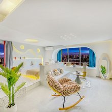 柏拉图美学民宿(贵阳花果园财富广场店)