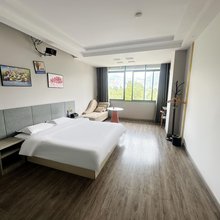 修水君悦假日酒店(联盛购物广场店)