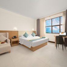 牧云酒店(南宁民族大学西乡塘客运站地铁E出口店)