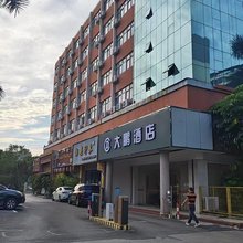 大鹏酒店(珠海暨南大学明珠轻轨站店)
