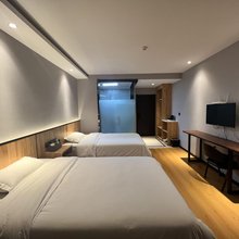 多蓝河畔宾馆