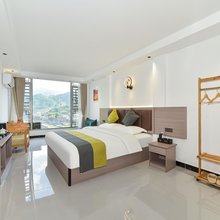 秋叶·半山美居(西江千户苗寨店)