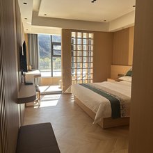 澜湖湾酒店(然乌湖店)