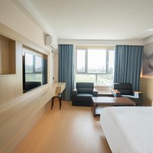 纳胜河酒店