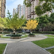 逢夏民宿(曹杨路地铁站店)