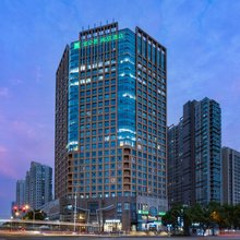 宜必思·尚品酒店(武汉光谷广场民族大学店)