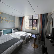 察雅白泽大酒店